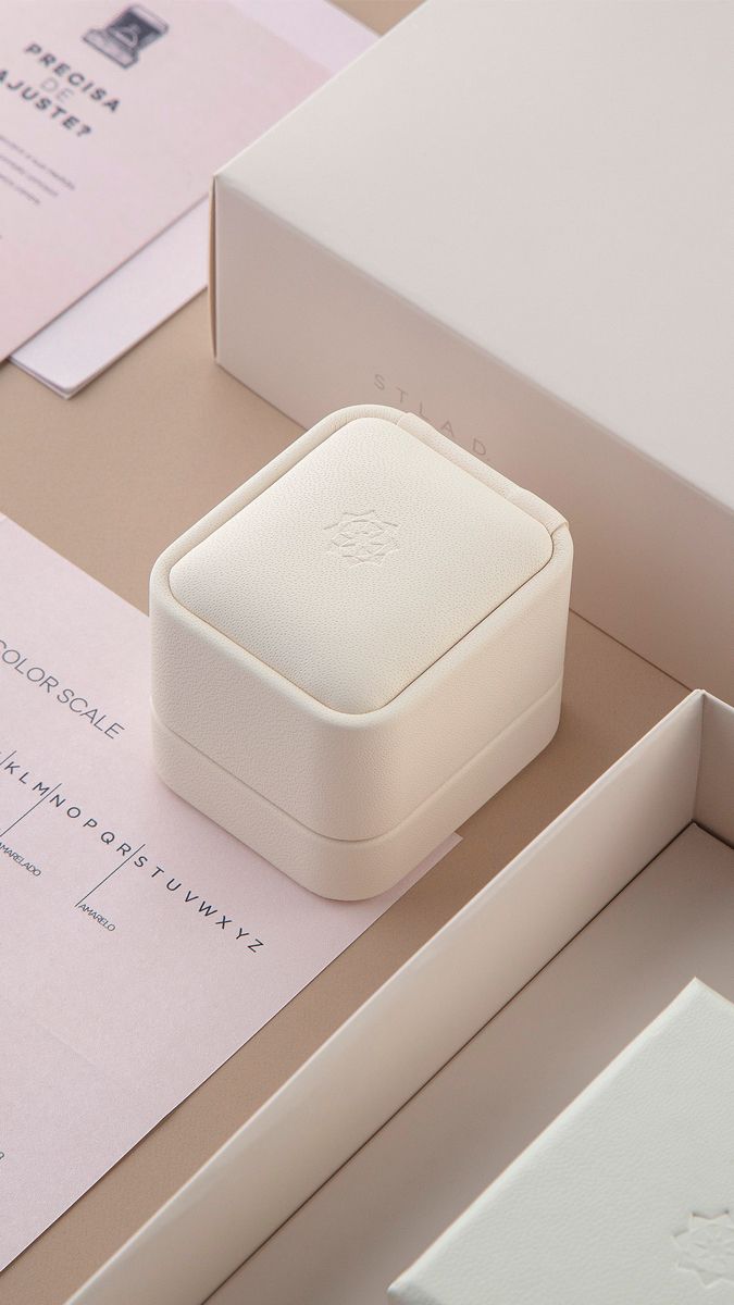 Premium diamond jewelry packaging and grading documents